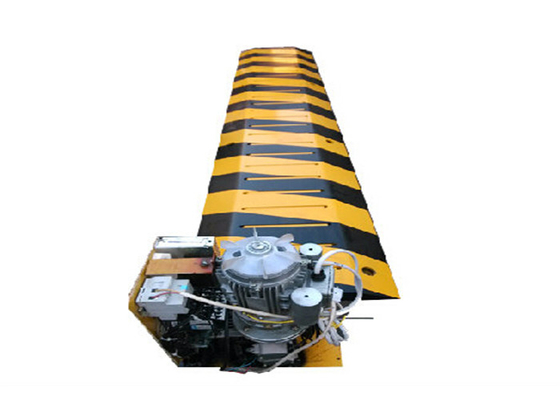 Hitam / Kuning 3 Meter Retractable Security Pembunuh Ban Otomatis Untuk Penjara