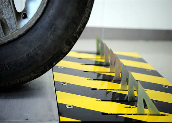 Pembunuh Ban Dua Arah Keselamatan Jalan dengan Paku Baja Tahan Karat 304 Kapasitas Berat 40T dan Waktu Pengangkatan 2s