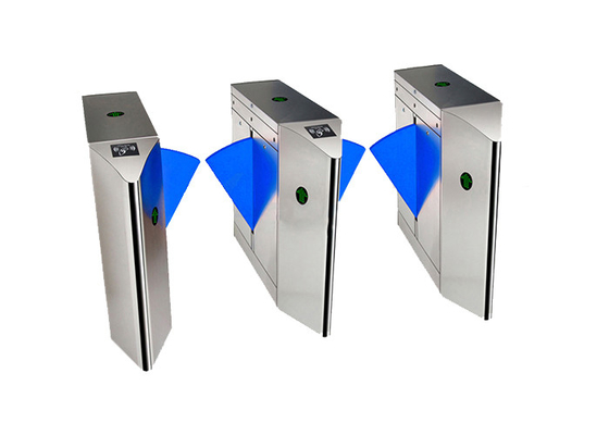 Warna Silver Flap Barrier Gate 304 Inox Pengenalan Wajah Infrared Sensing Bridge Type